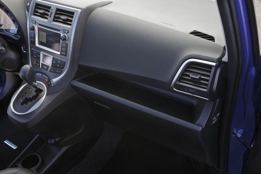  Toyota Verso-S 2010 года  (фото 37 из 109)